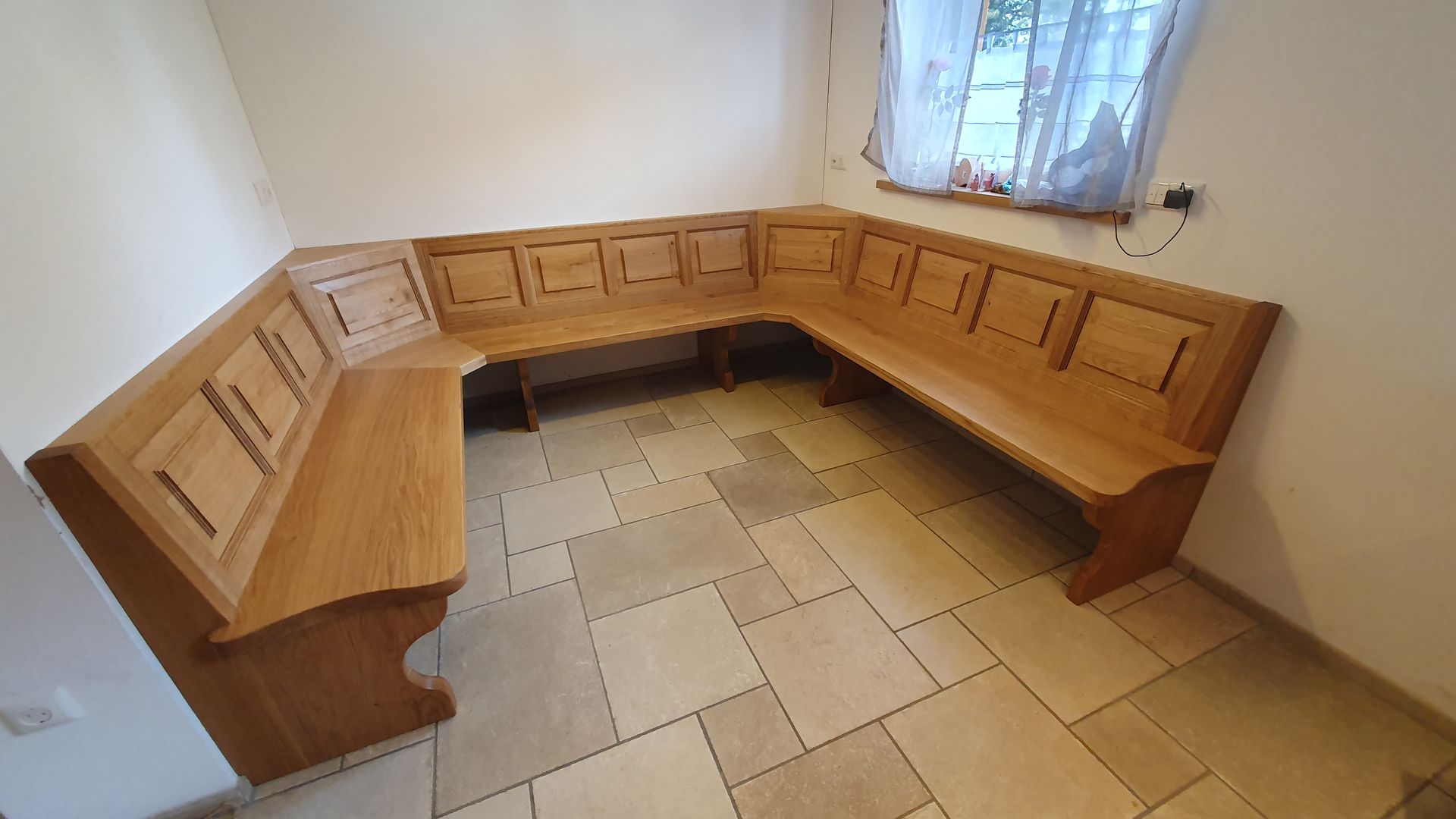 Möbelbau Essecke, Esstisch