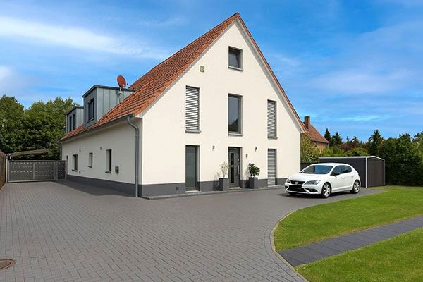 Keine Käuferprovision! Großzügiges Raumkonzept mit modernem Wohnkomfort - 2-FH in zentraler Wohnlage