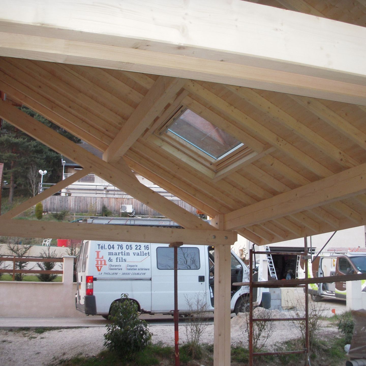 Chantier d'un abri en bois