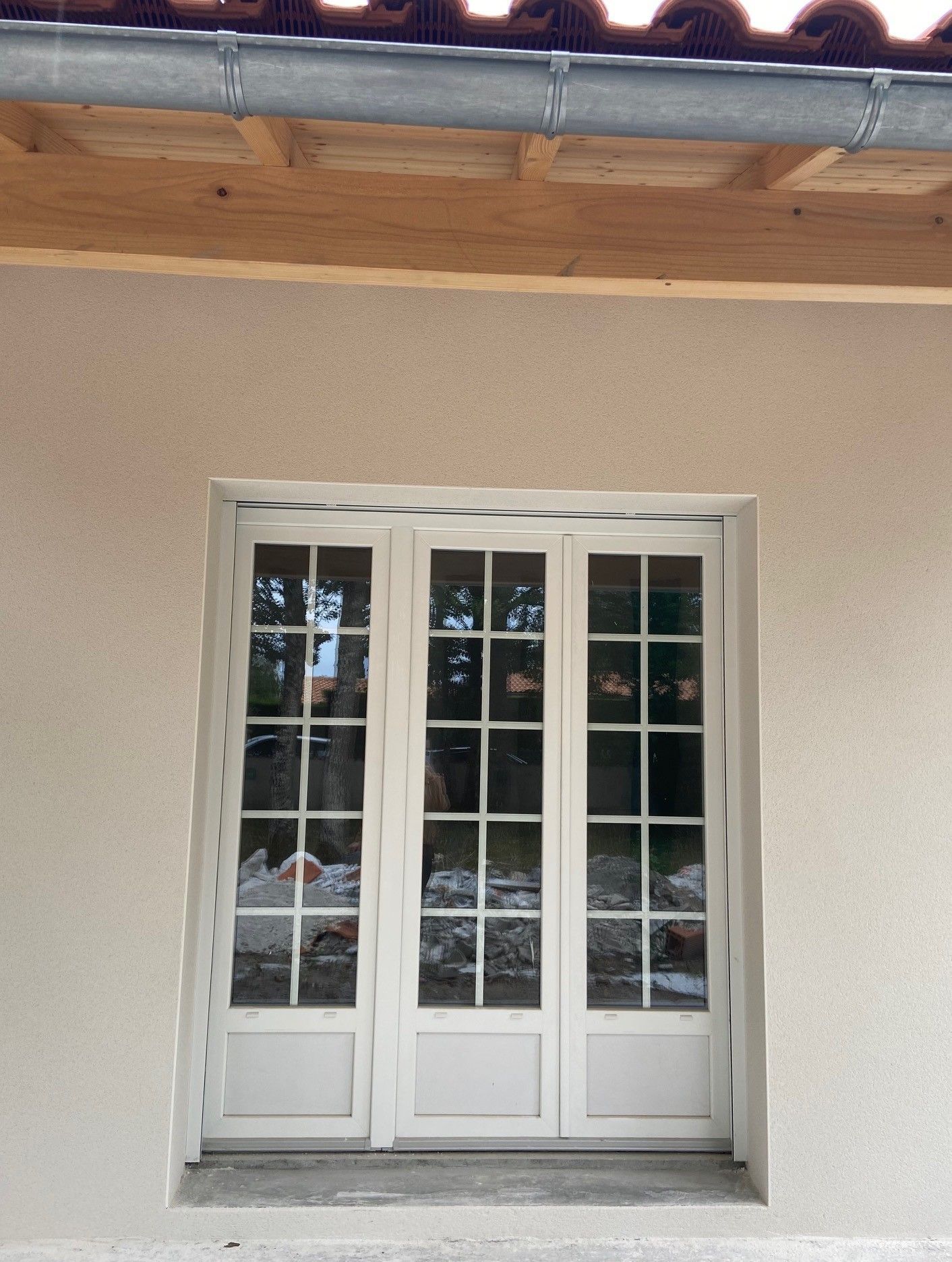 Porte-fenêtre avec trois vantaux