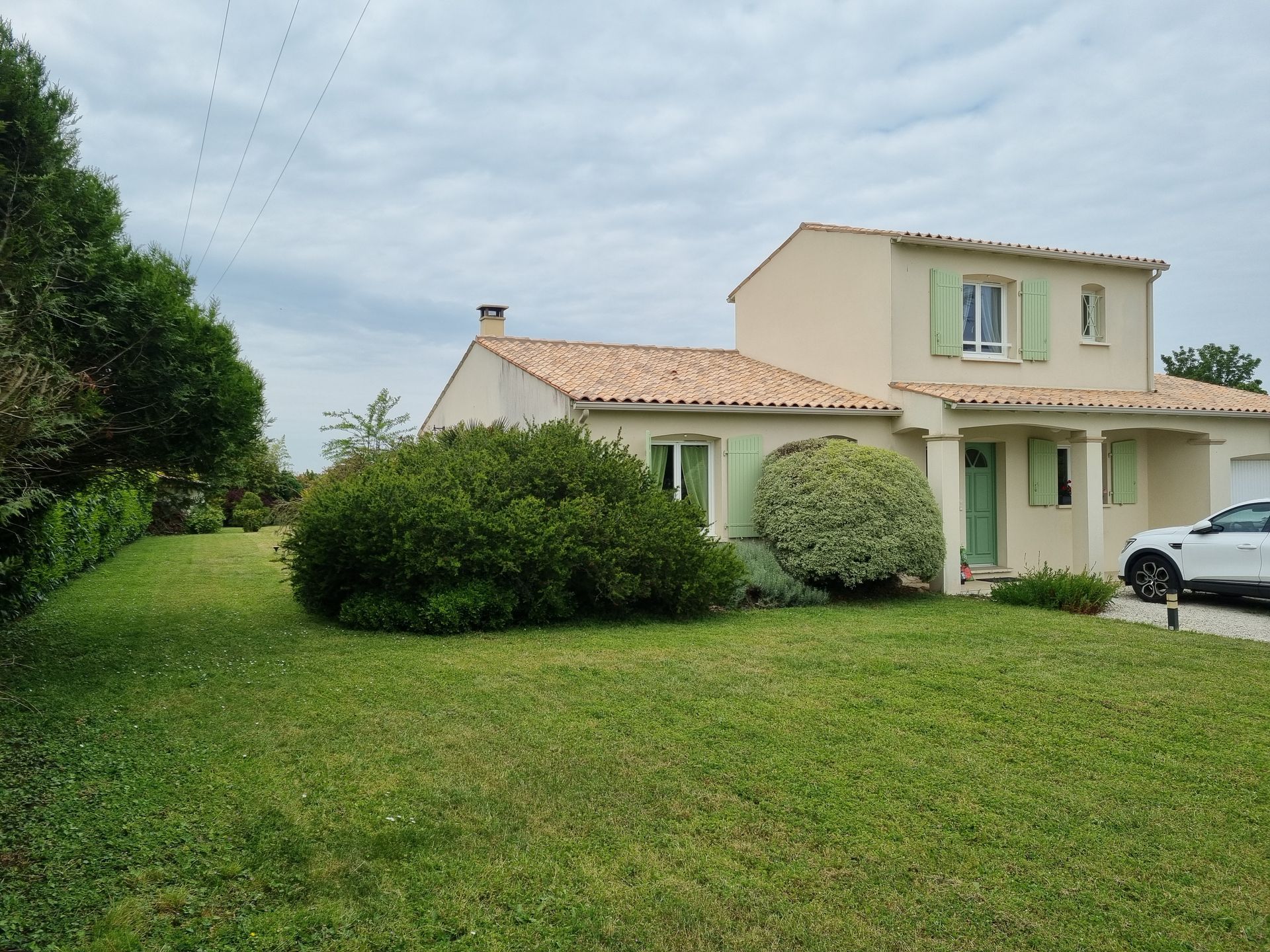 Extérieur d'une maison à étage