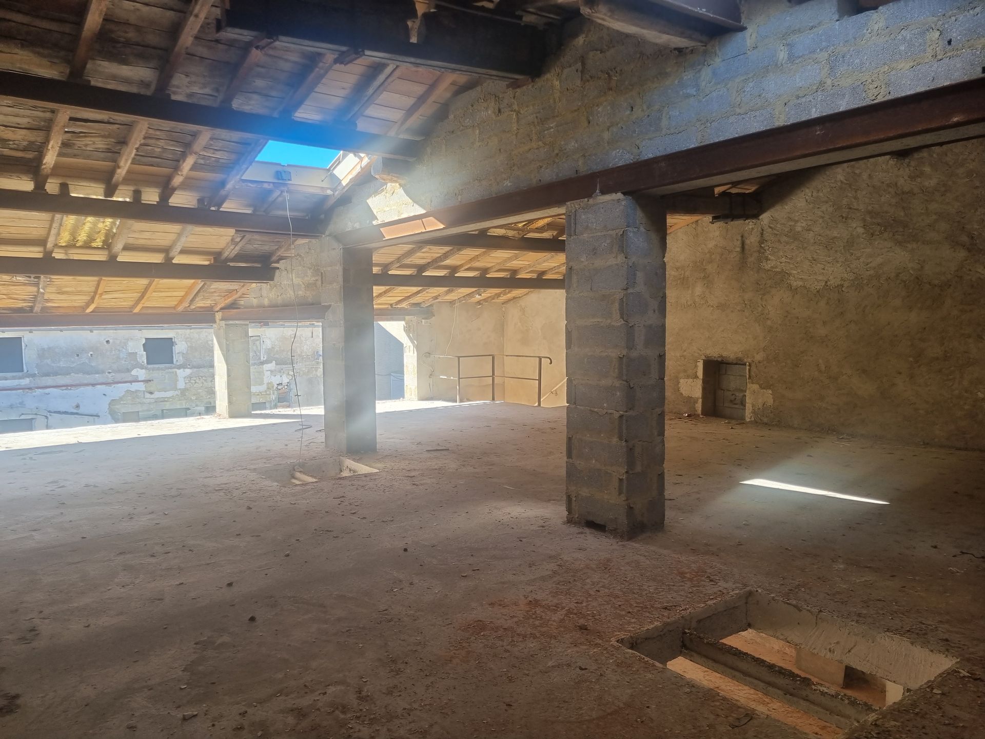 Intérieur d'un bâtiment non aménagé