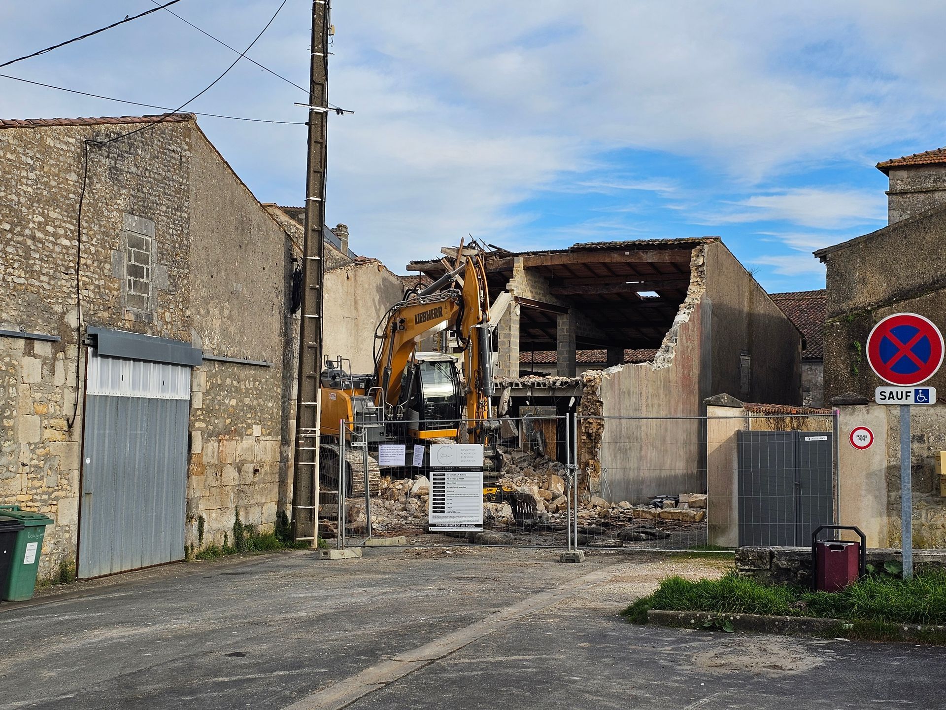 Vue éloignée du chantier de démolition