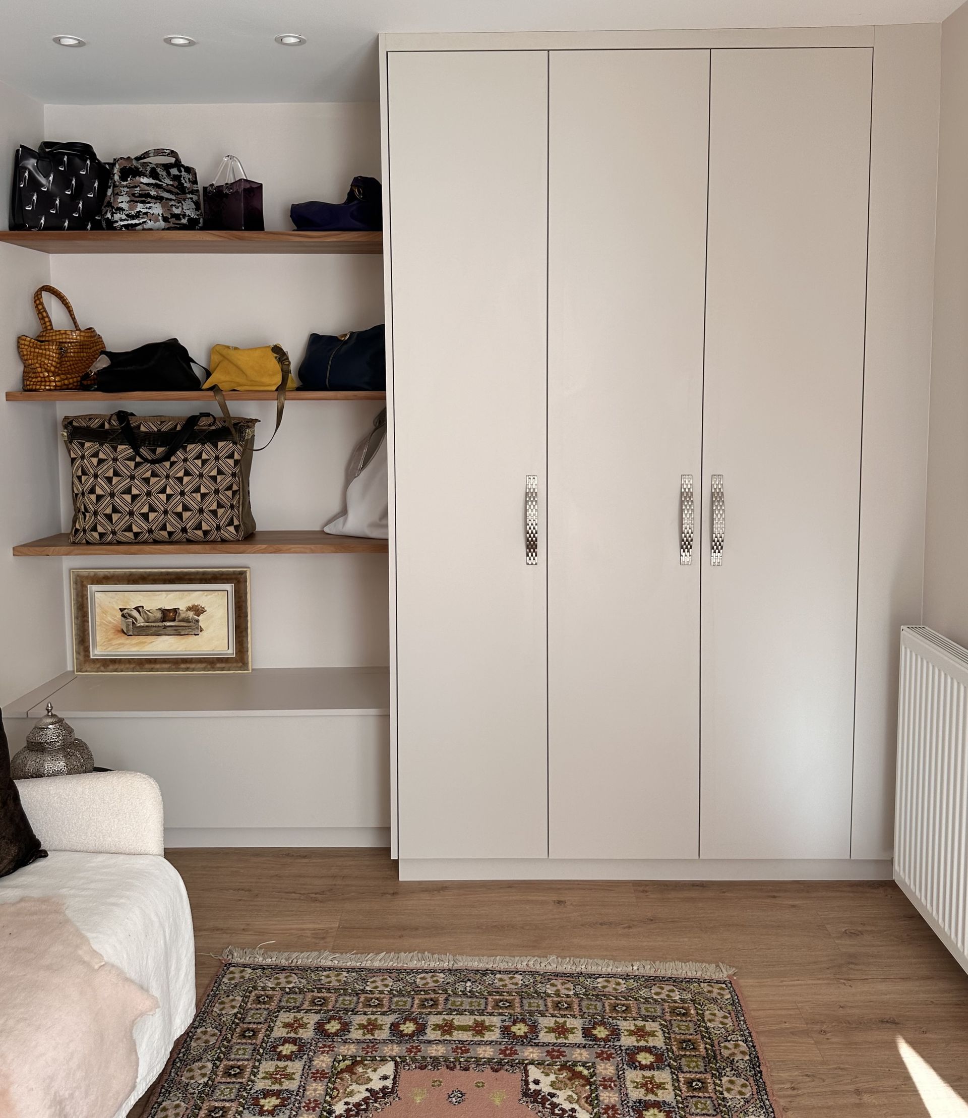 Un placard dans une chambre