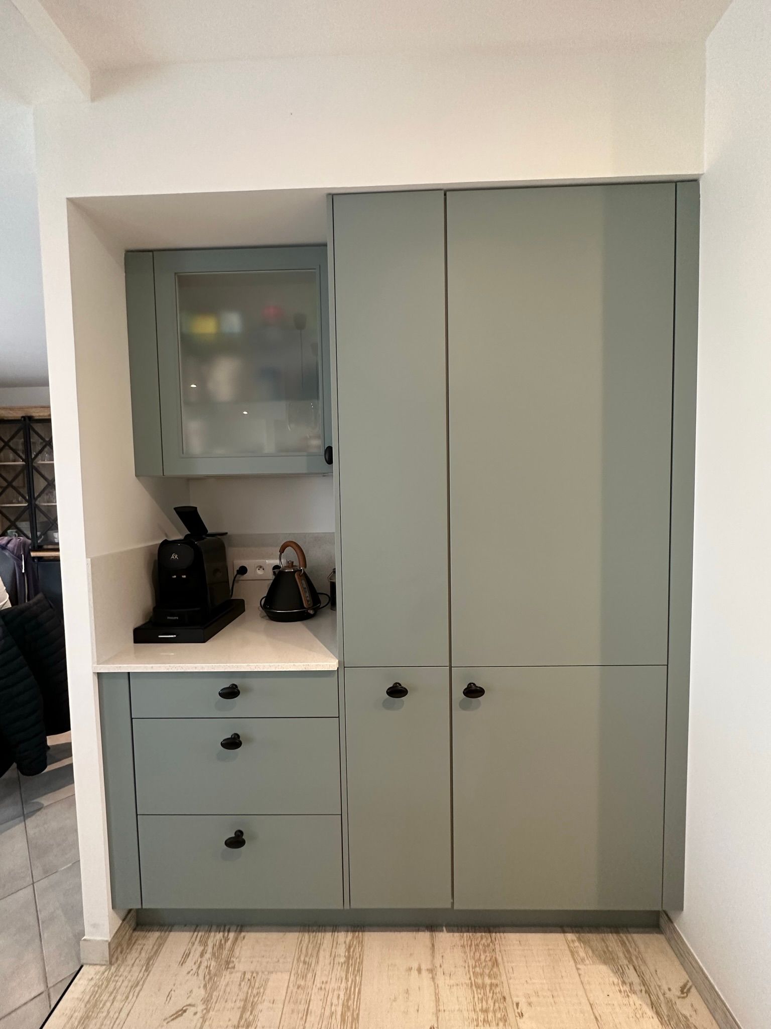 Grands meubles de cuisine gris