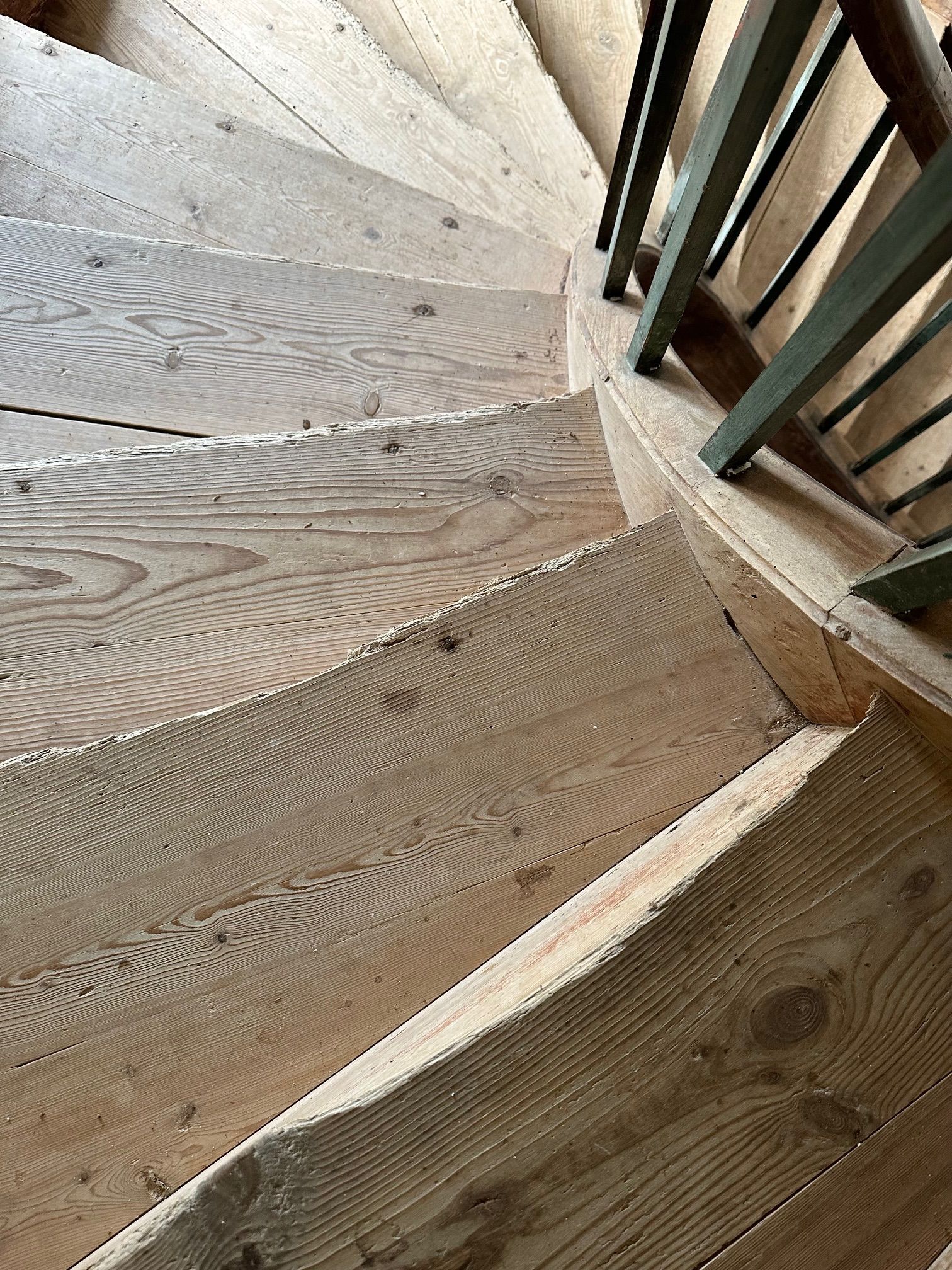 Marches d'un escalier en bois