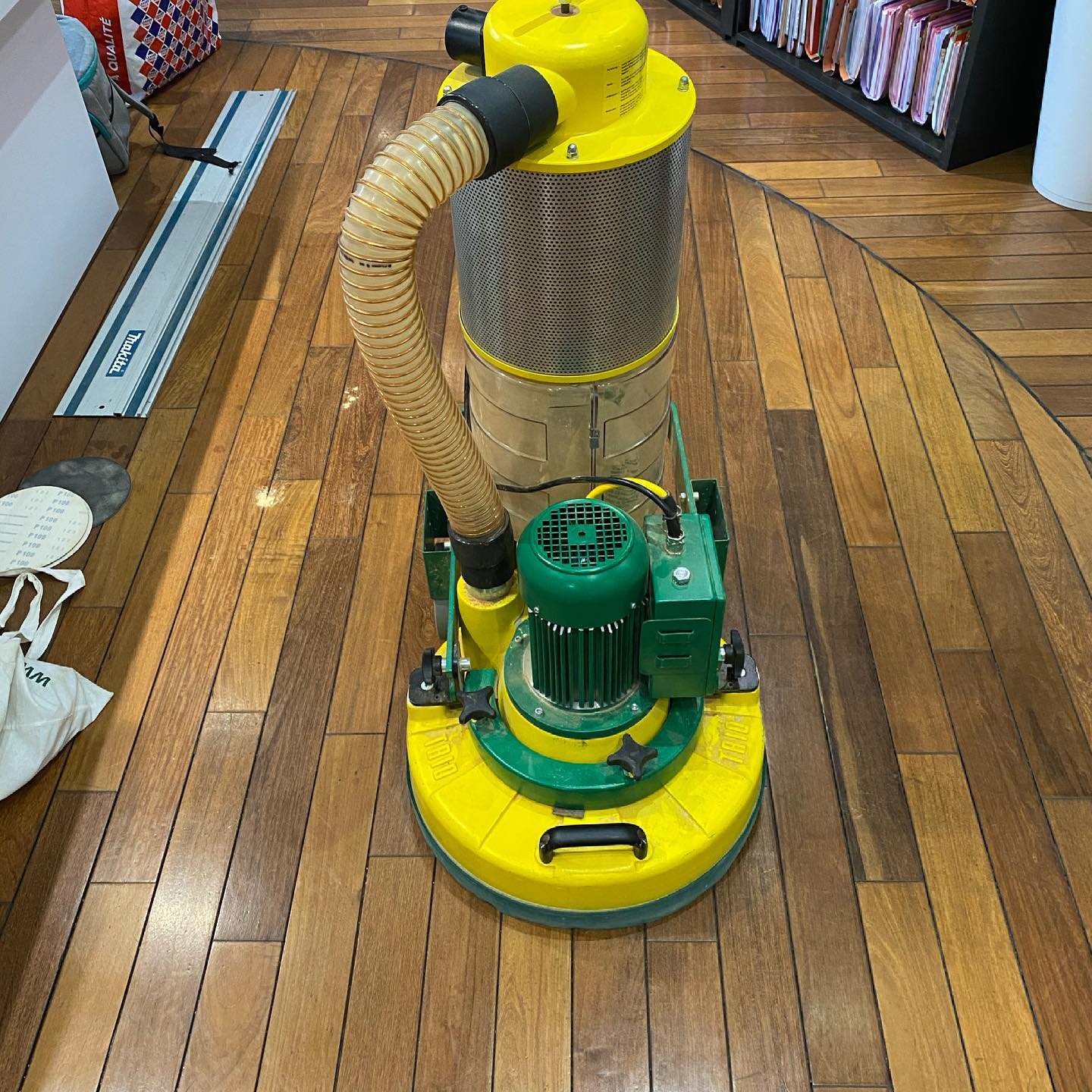 Ponçage de parquet massif sans poussière