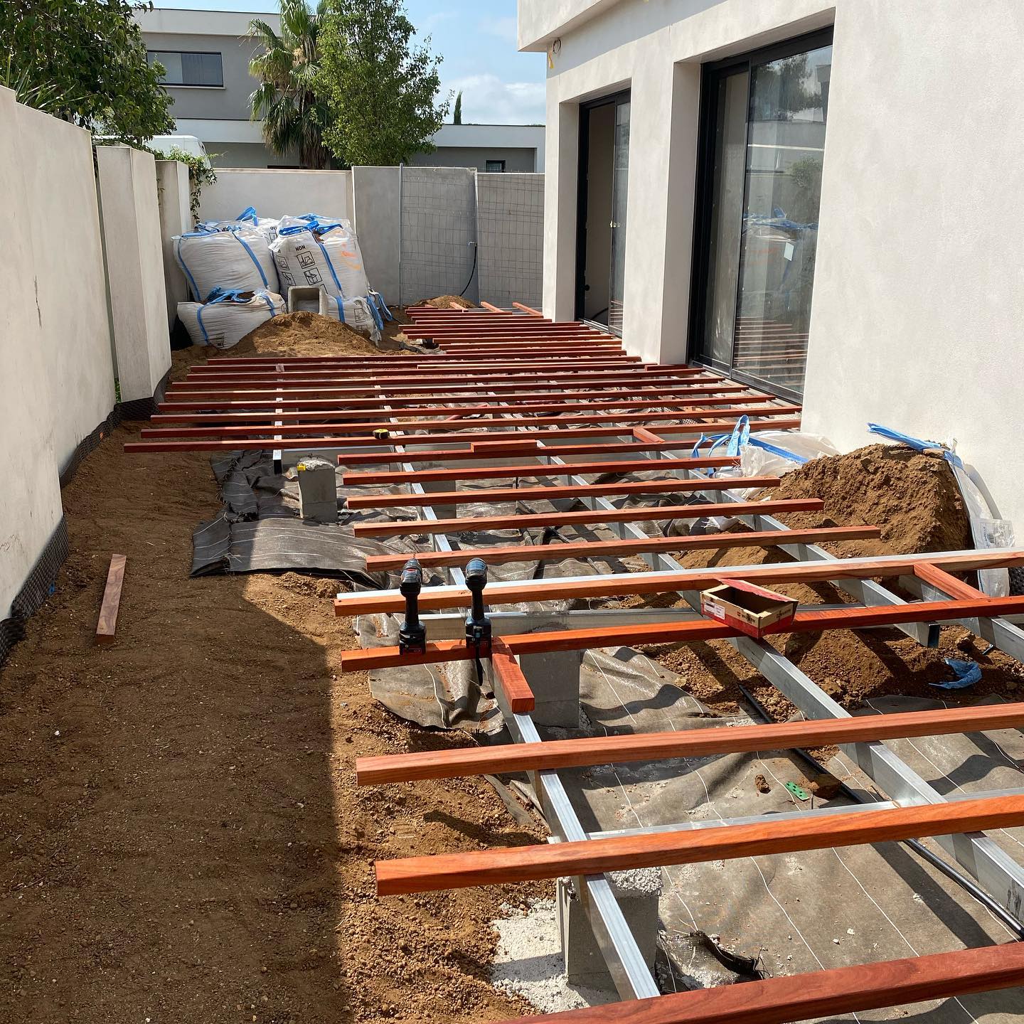 Préparation de terrasse en bois