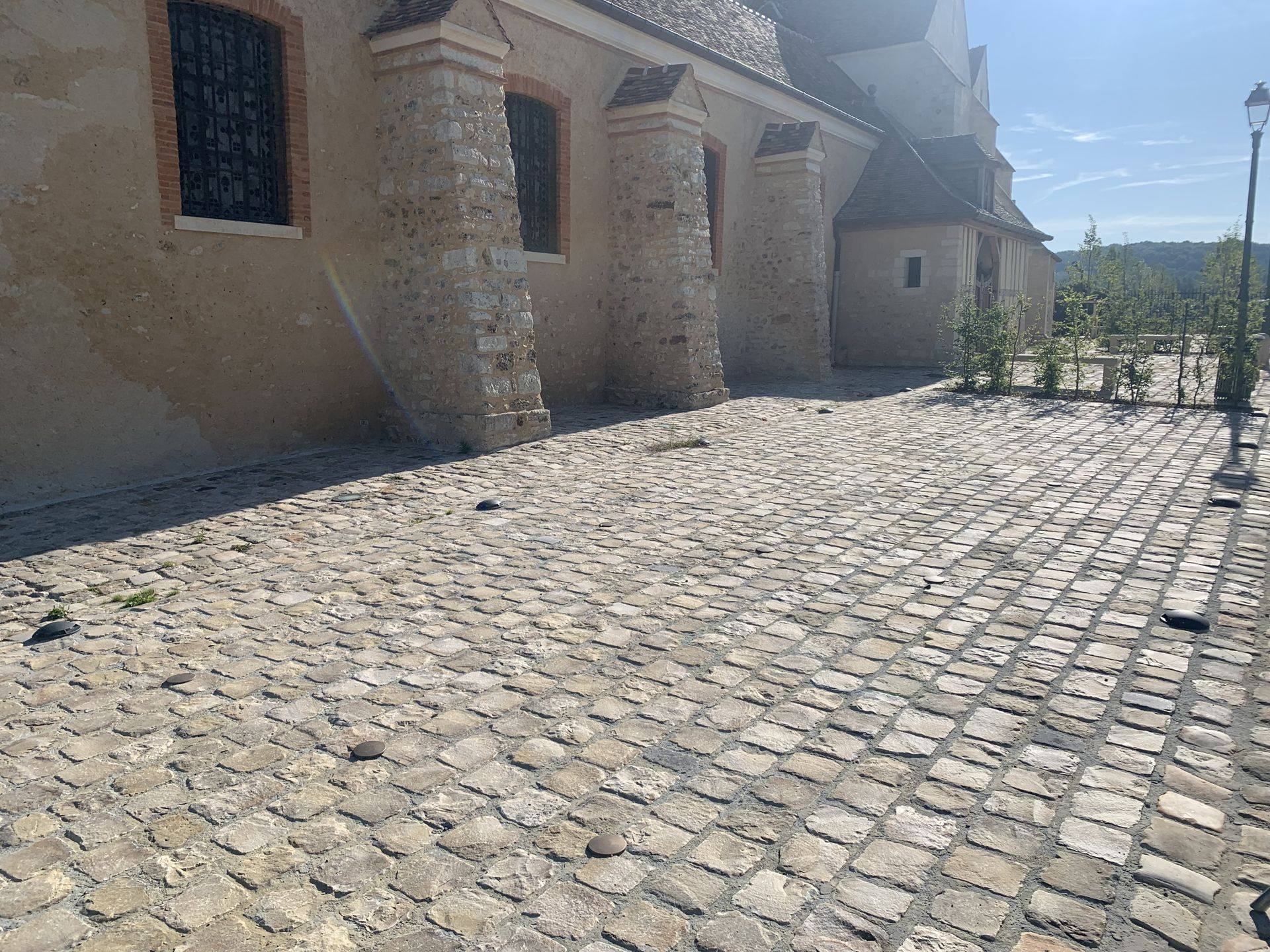 Pavage du parvis de l'église de Plaisir