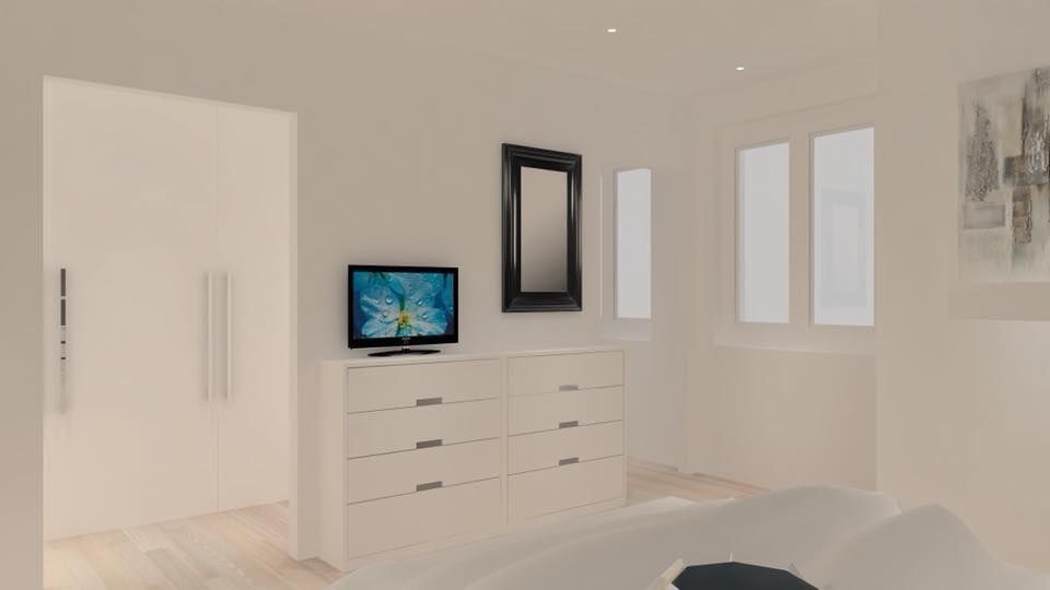 Un dormitorio con cama, cómoda, televisión y espejo.