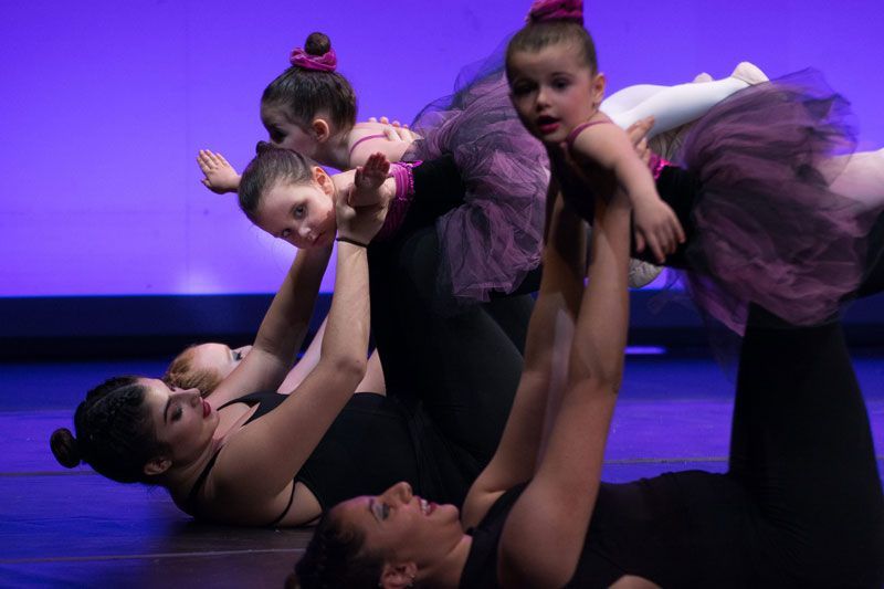 Γονείς με παιδιά - Μαμάδες με κόρες - Σχολή χορού ΧΟΡΟΛΟΓΙΟΝ