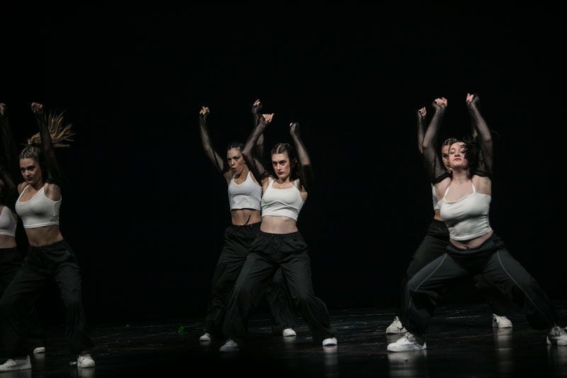 Χιπ-Χοπ ενηλίκων - Σχολή χορού ΧΟΡΟΛΟΓΙΟΝ