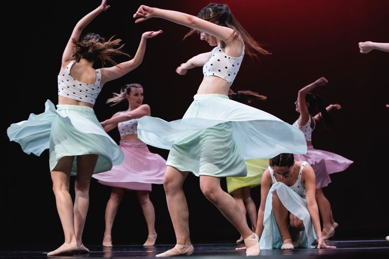 Σύγχρονο Ενηλίκων - Σχολή χορού ΧΟΡΟΛΟΓΙΟΝ