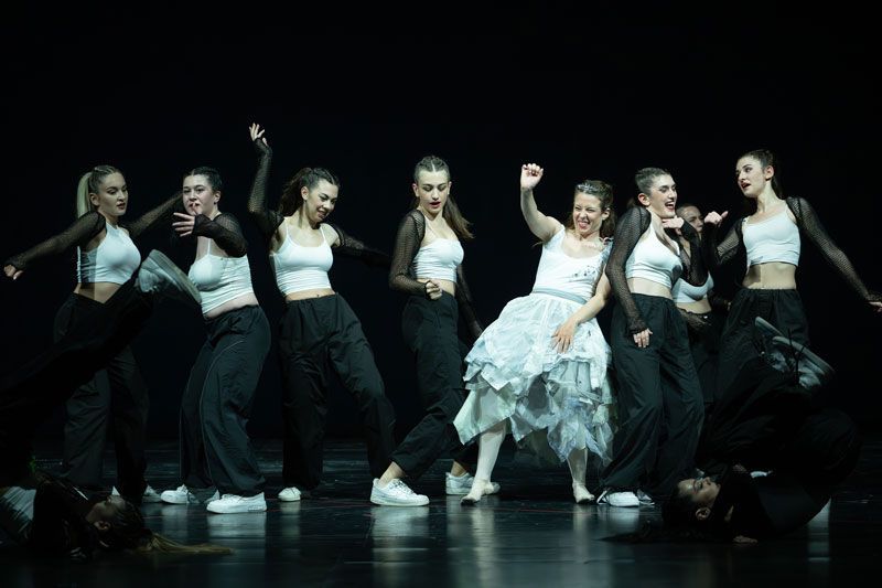 Χιπ-Χοπ ενηλίκων - Σχολή χορού ΧΟΡΟΛΟΓΙΟΝ