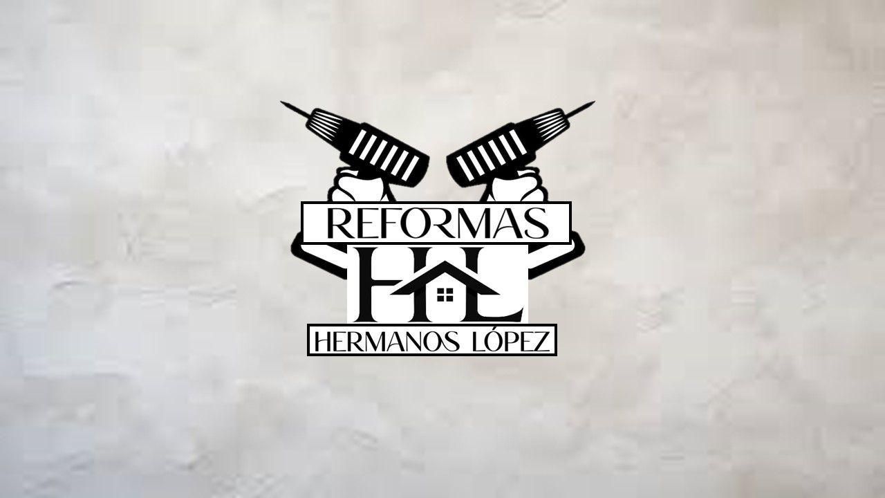 Un logotipo en blanco y negro para una empresa llamada reformas pas.