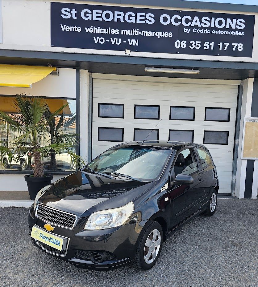Voiture noire en vente