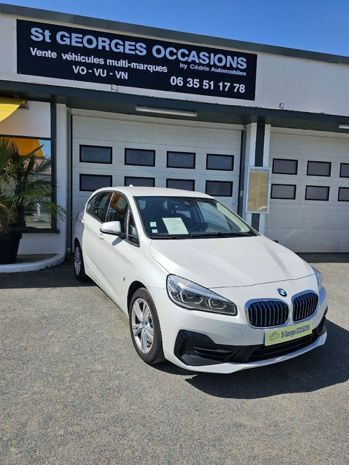 Véhicule blanc pour particulier en vente