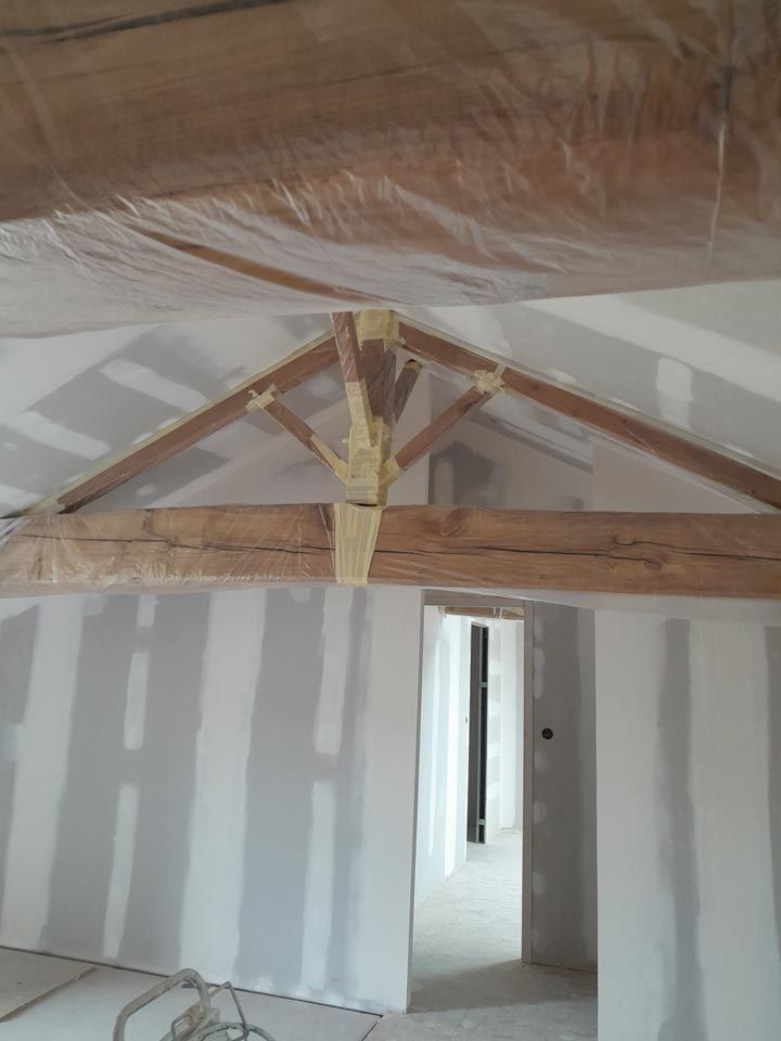 Préparation rénovation poutres charpente 