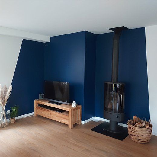 Salon repeint en bleu nuit
