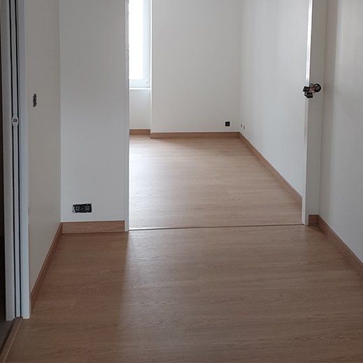 Revêtement de sol dans appartement en rénovation