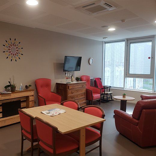 Salon d'une maison de retraite.