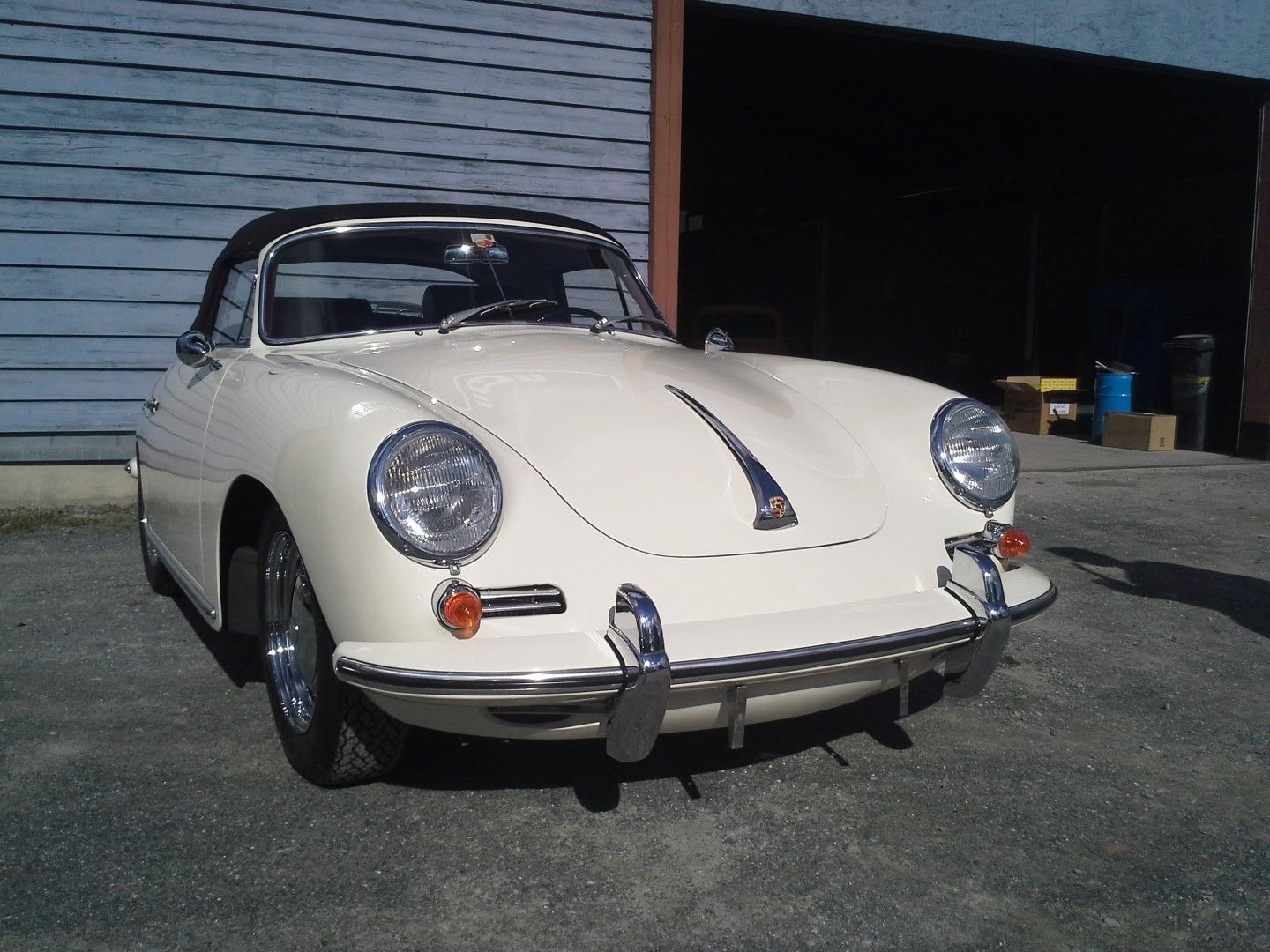 Autoservice Piterek silberner Oldtimer