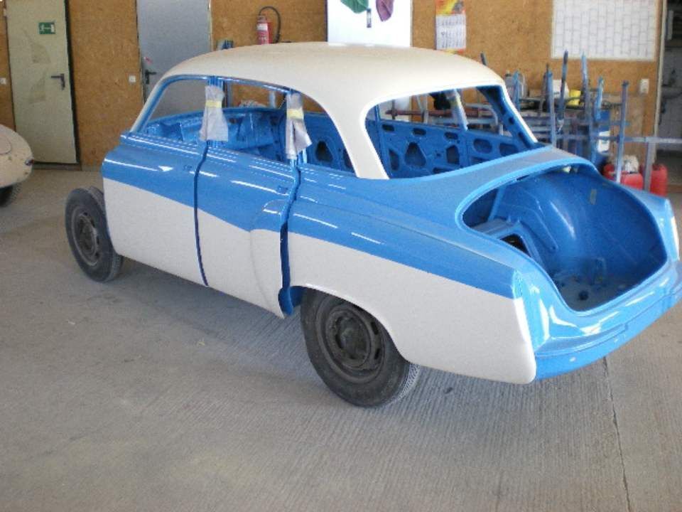 Autoservice Piterek Karosserie eines blauen Oldtimers