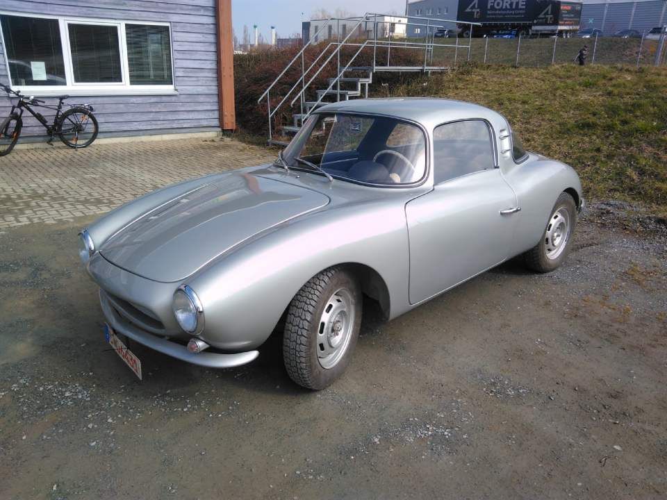 Autoservice Piterek silberner Oldtimer