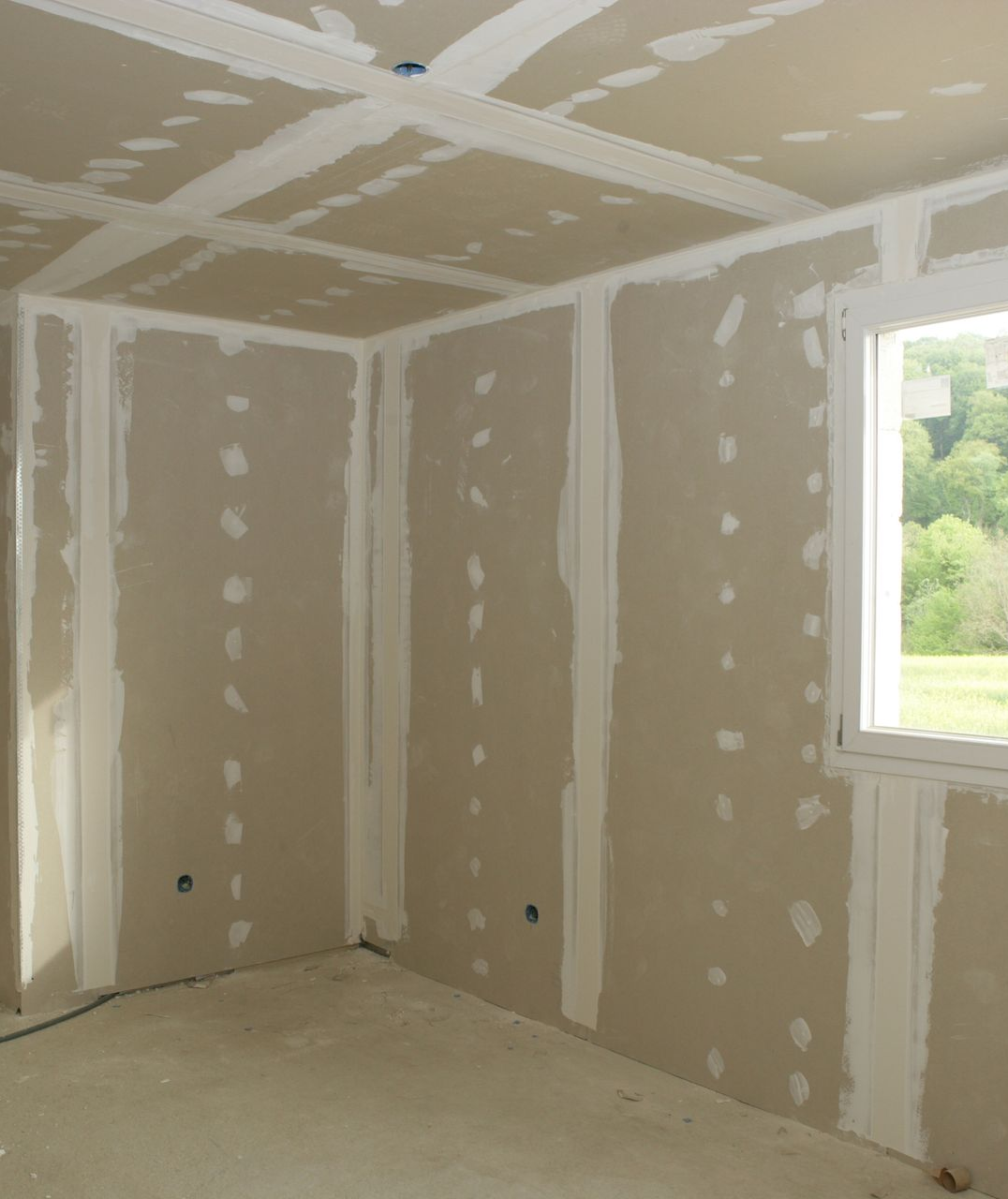 Travaux d'isolation, pose de plaque de plâtre.