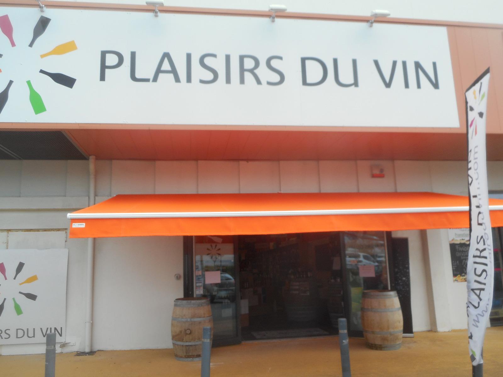 Store orange sous une enseigne