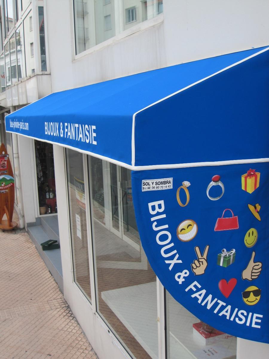 Store bleu d'une bijouterie