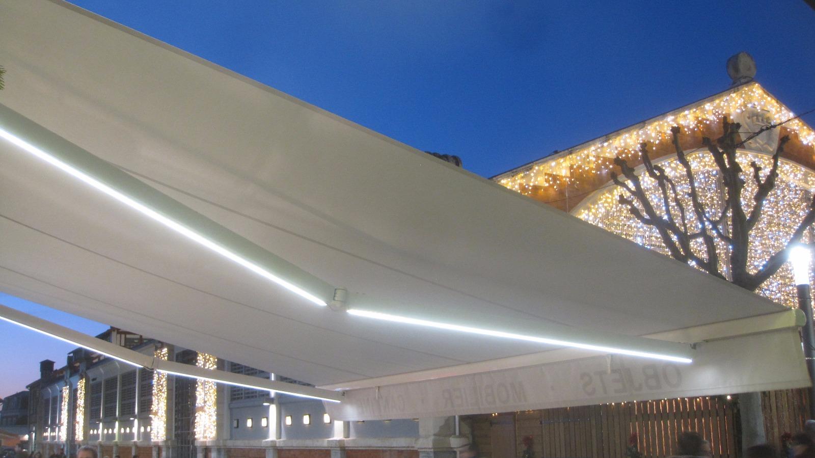 Store gris avec des led