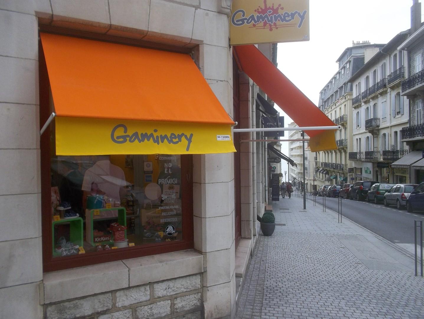 Store jaune et orange