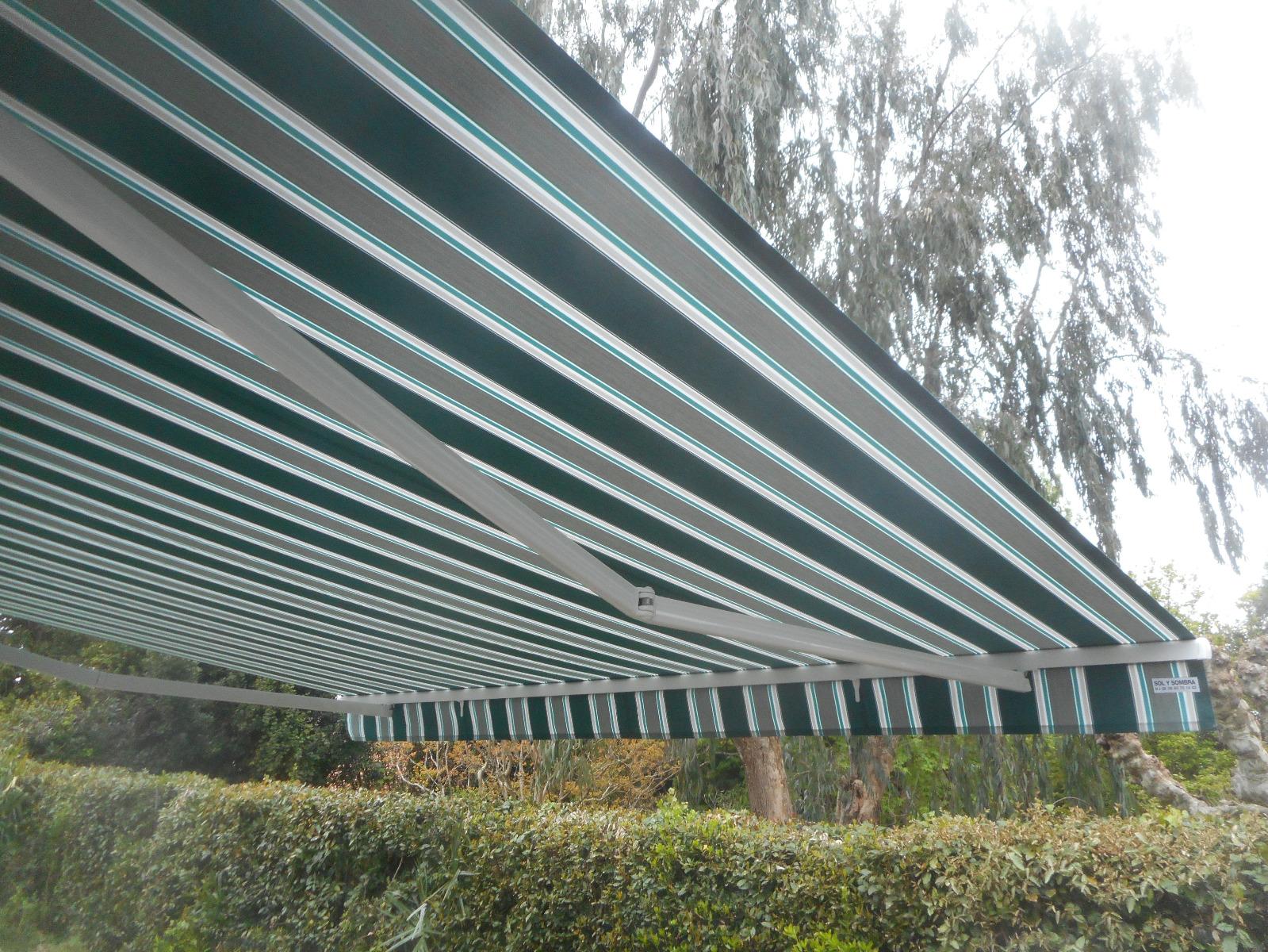 Store rayé blanc, vert et gris