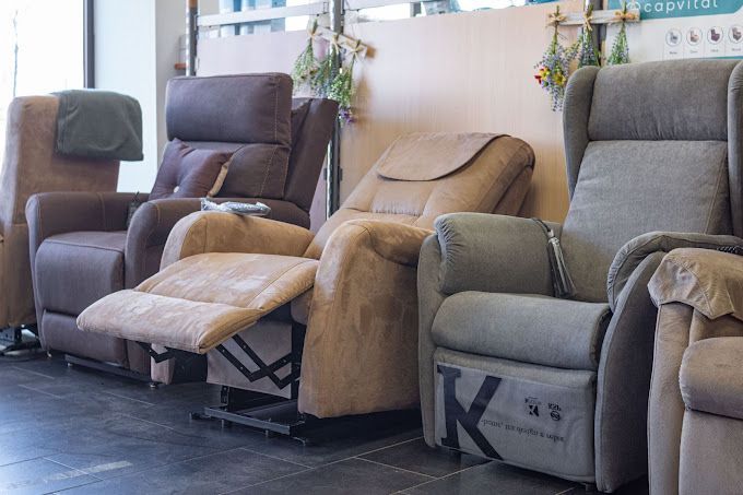Intérieur de magasin avec des fauteuils
