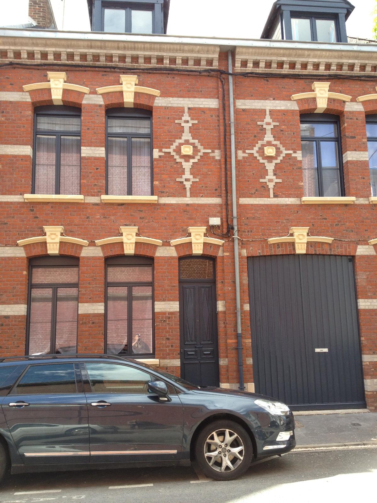 Fourniture et installation de menuiseries extérieures bois PVC et alu