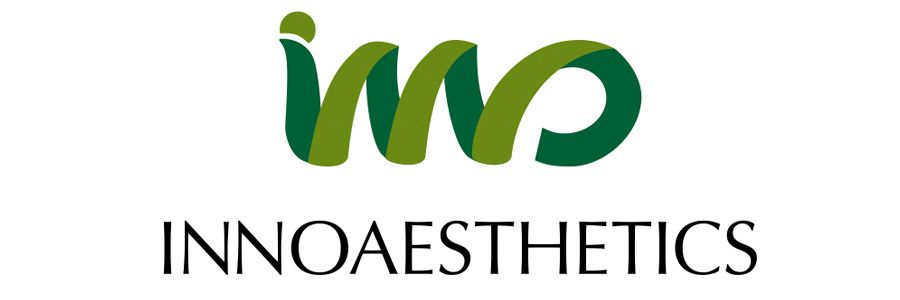Un logotipo verde y blanco para innoaesthetics sobre un fondo blanco.
