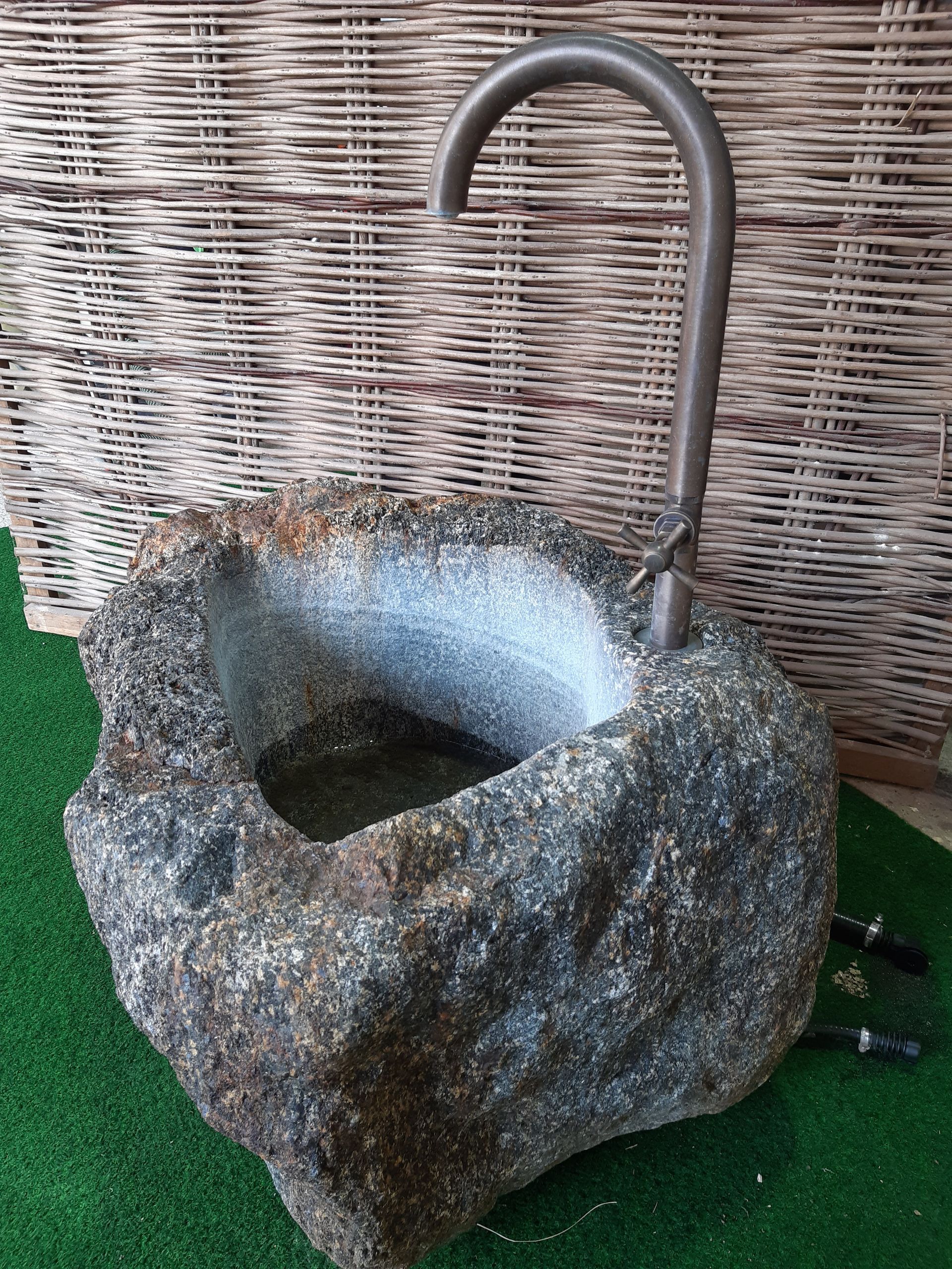 Natursteinbrunnen von Martin Deuflhart