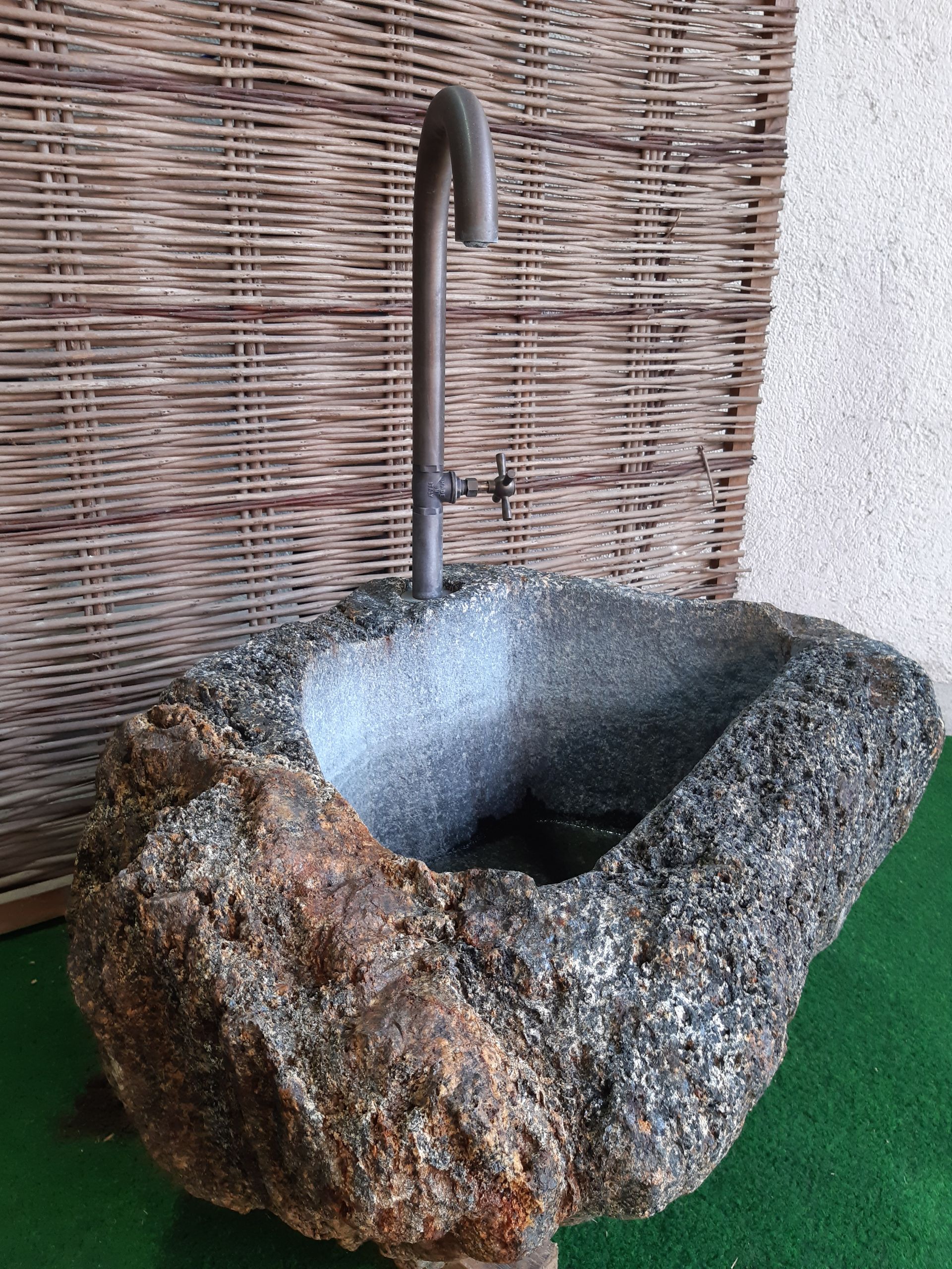 Natursteinbrunnen von Martin Deuflhart