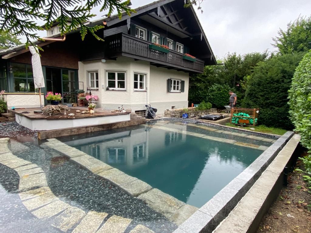 Schwimmteich in einem Garten, Foto von Martin Deuflhart