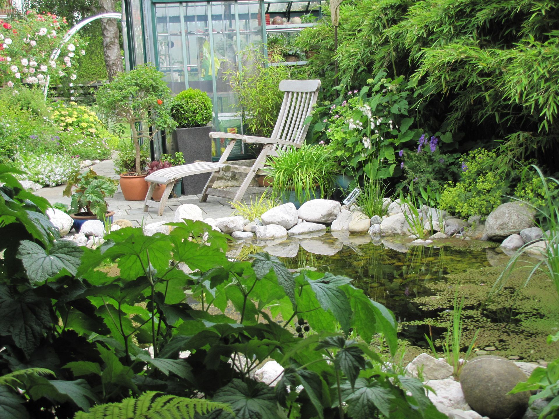 Teich in einem Garten, Foto von Martin Deuflhart