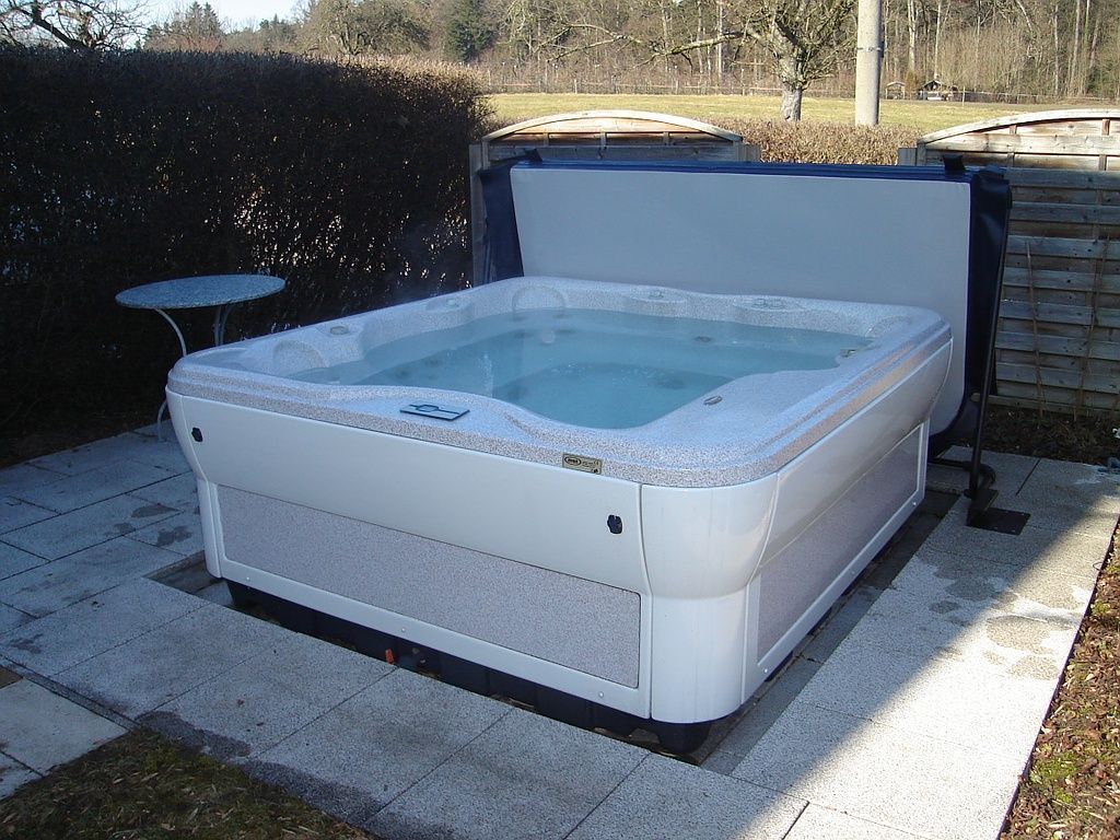 Jacuzzi Santorini mit Coverlift-1