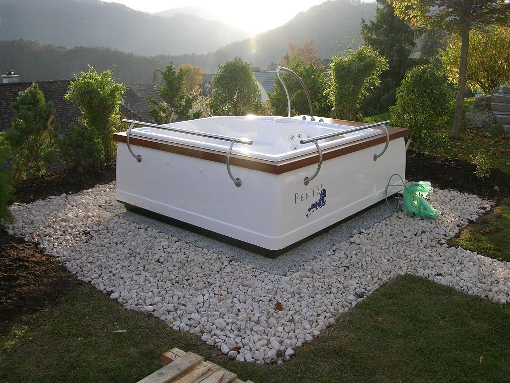 Riviera Pool Penta-2