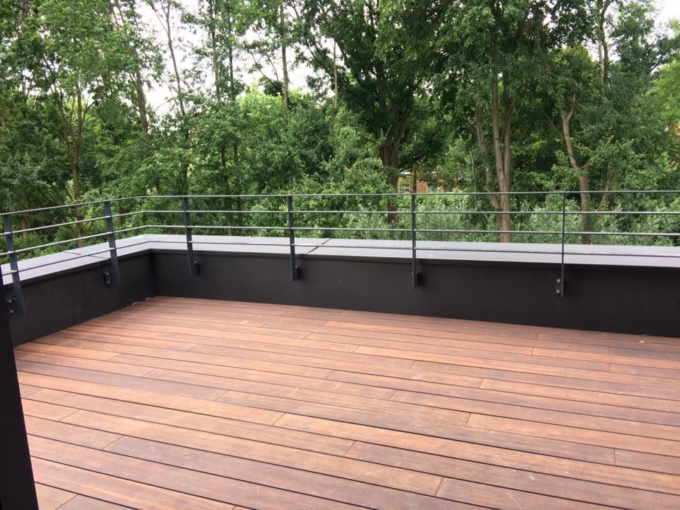 Holzterrasse mit Hinterlüfteter Fassade mit Rockpanel