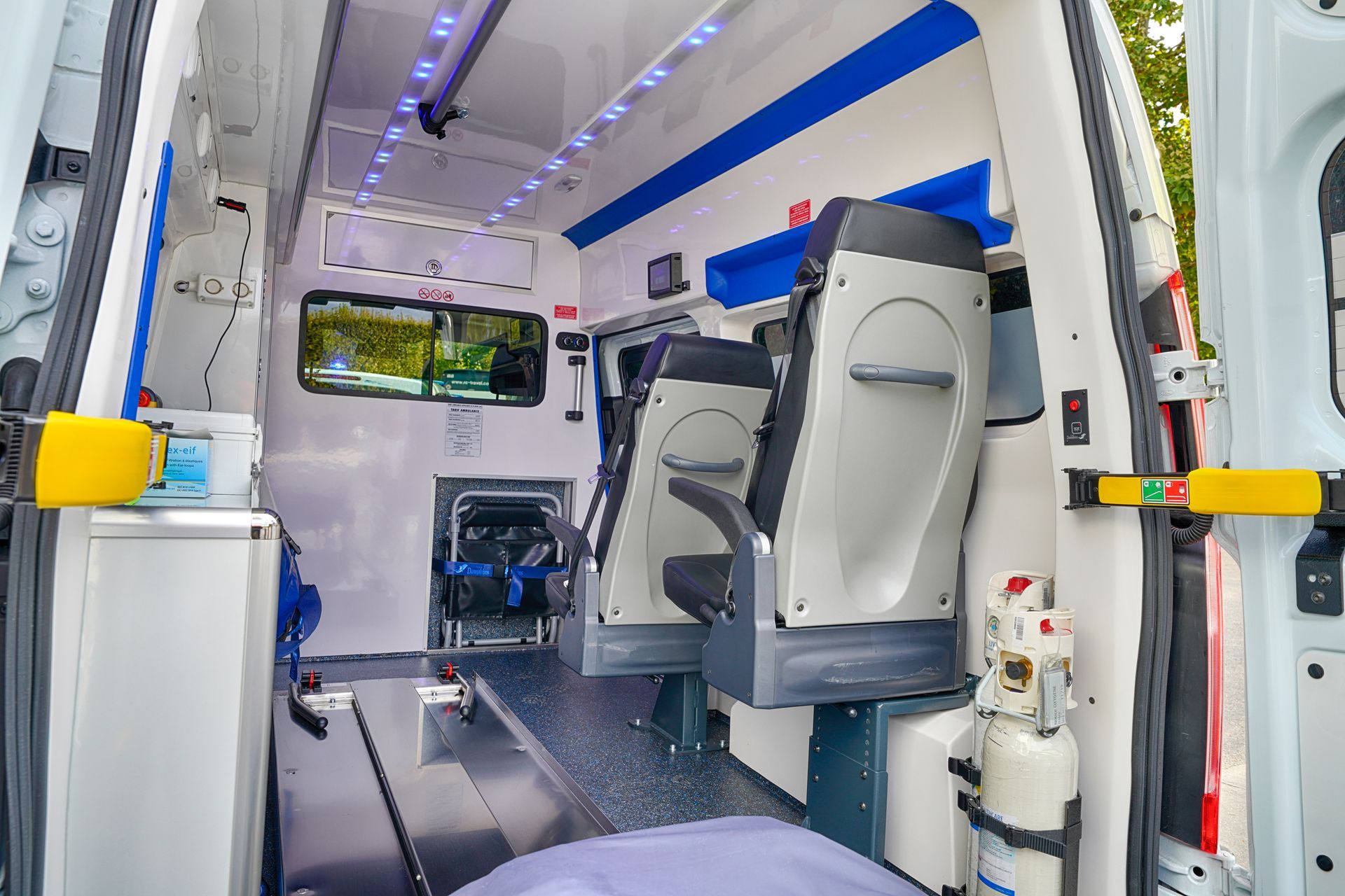 Arrière d'une ambulance