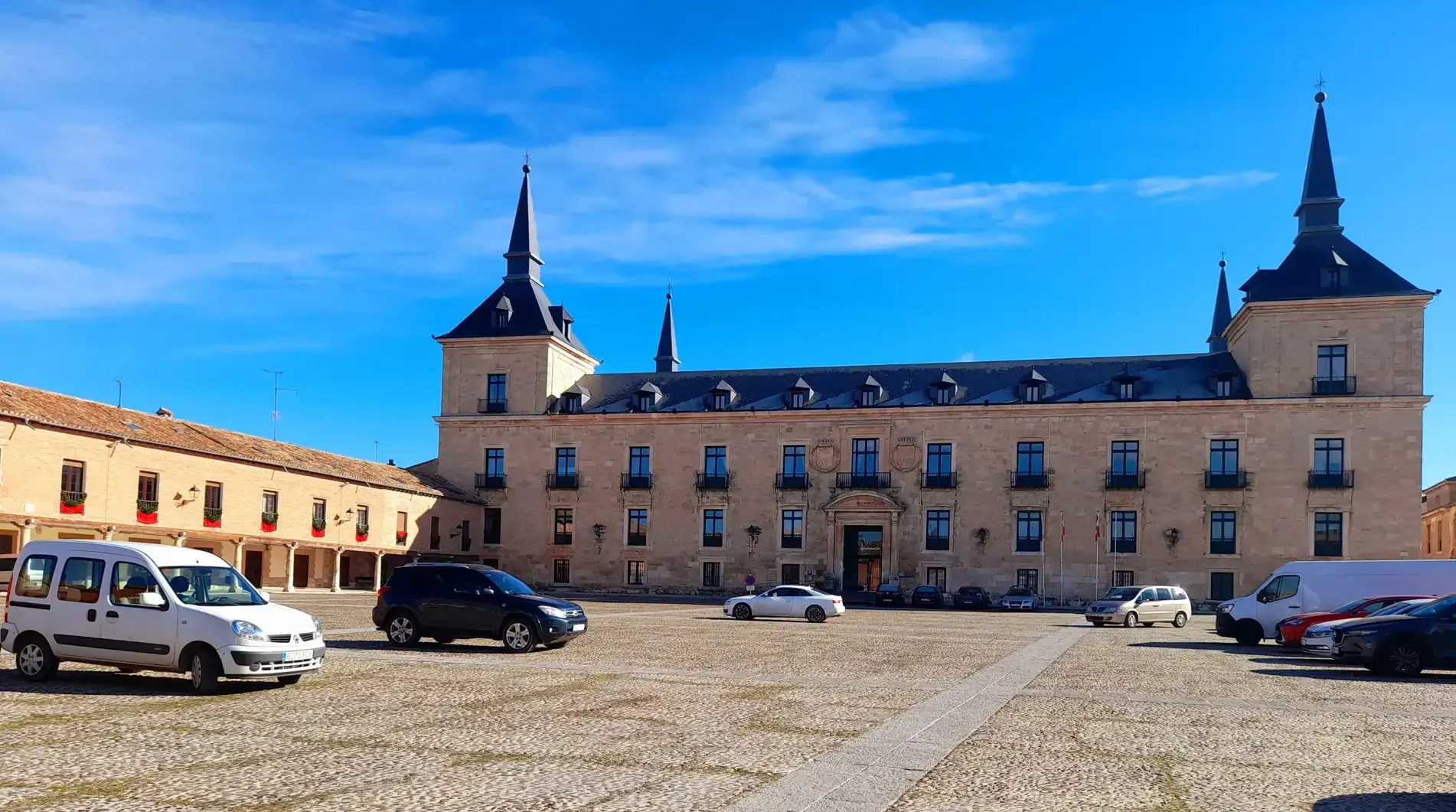 Pasillo de bodega con Portia