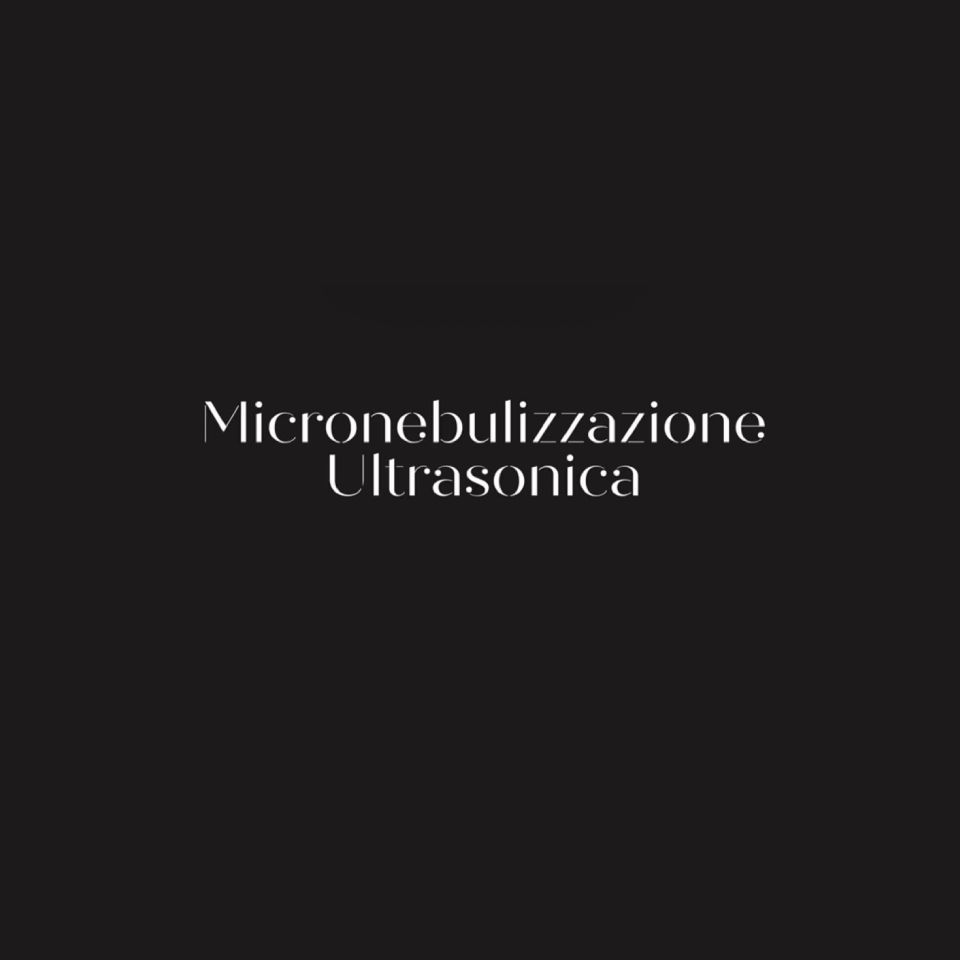 Testo bianco su sfondo nero: “Micronebulizzazione Ultrasonica”.