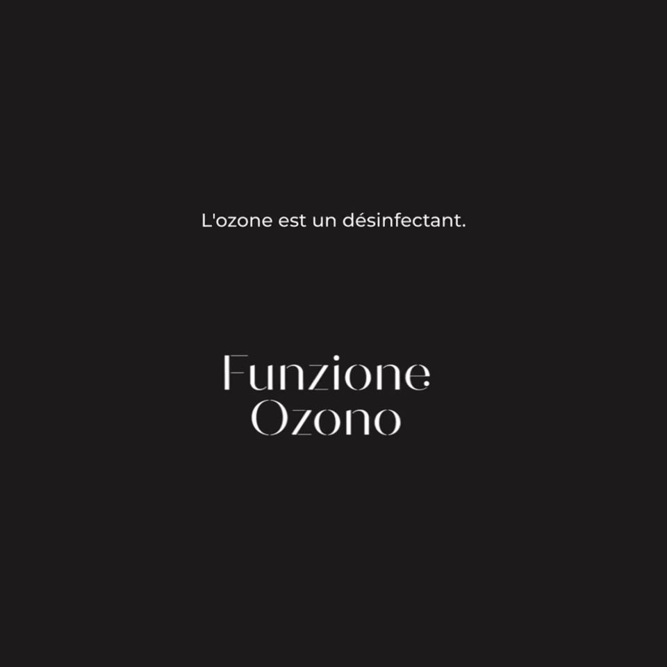 Manifesto nero con testo bianco recante le scritte “L'ozone c'est un désinfectant” e “Funzione Ozono”.