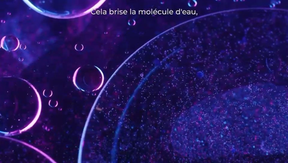 Sfondo astratto viola con bolle luminose e testo in francese sulla molecola d'acqua.