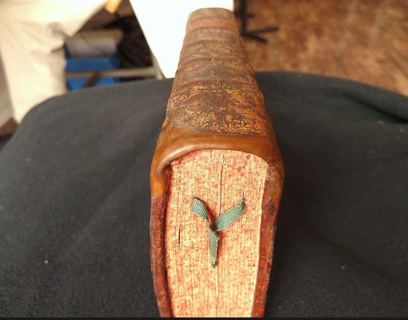 Restauration de livres anciens